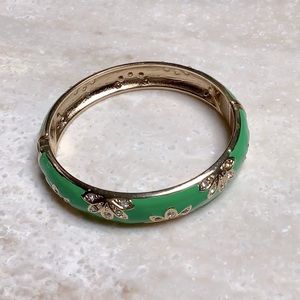 😍Green Enamel Bracelet w/ Leaf Design😍
